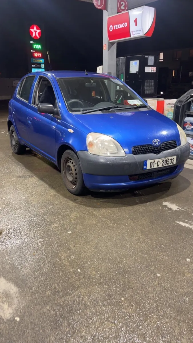 Toyota Yaris 2001 - Image 1