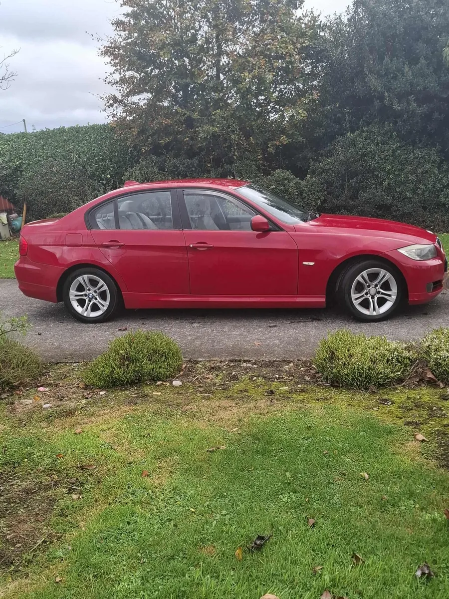 BMW 3-Series 2011 - Image 1