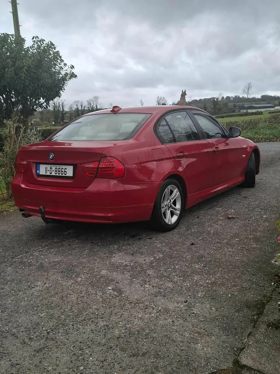 BMW 3-Series 2011 - Image 4