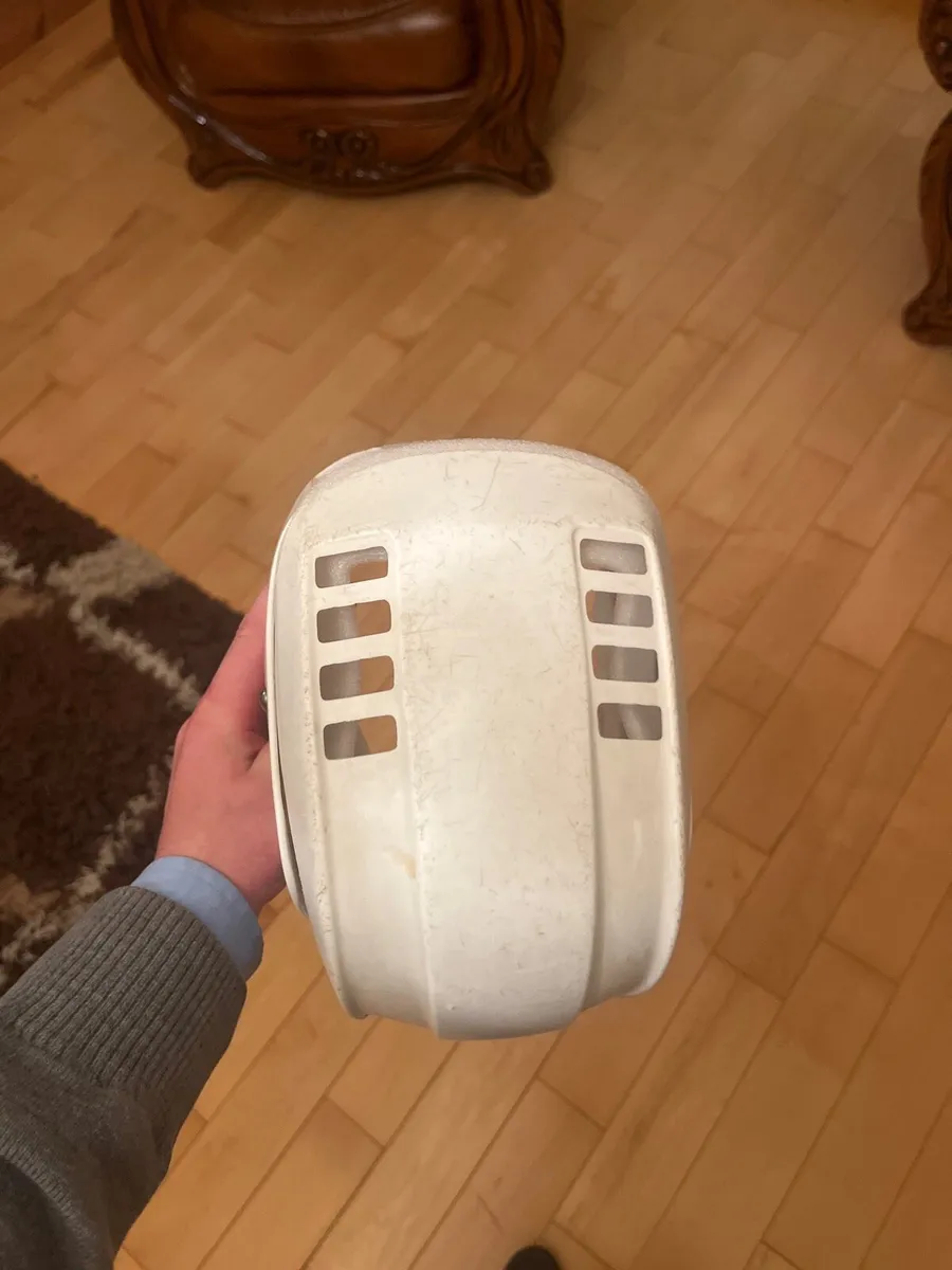 White oldstyle - Image 3