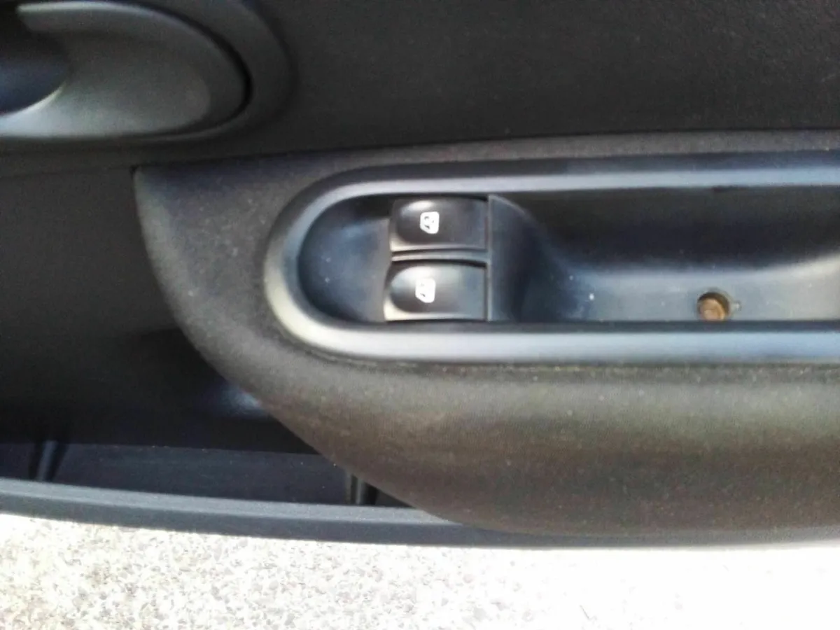 2008 RENAULT CLIO NCTD 2/26 - Image 4