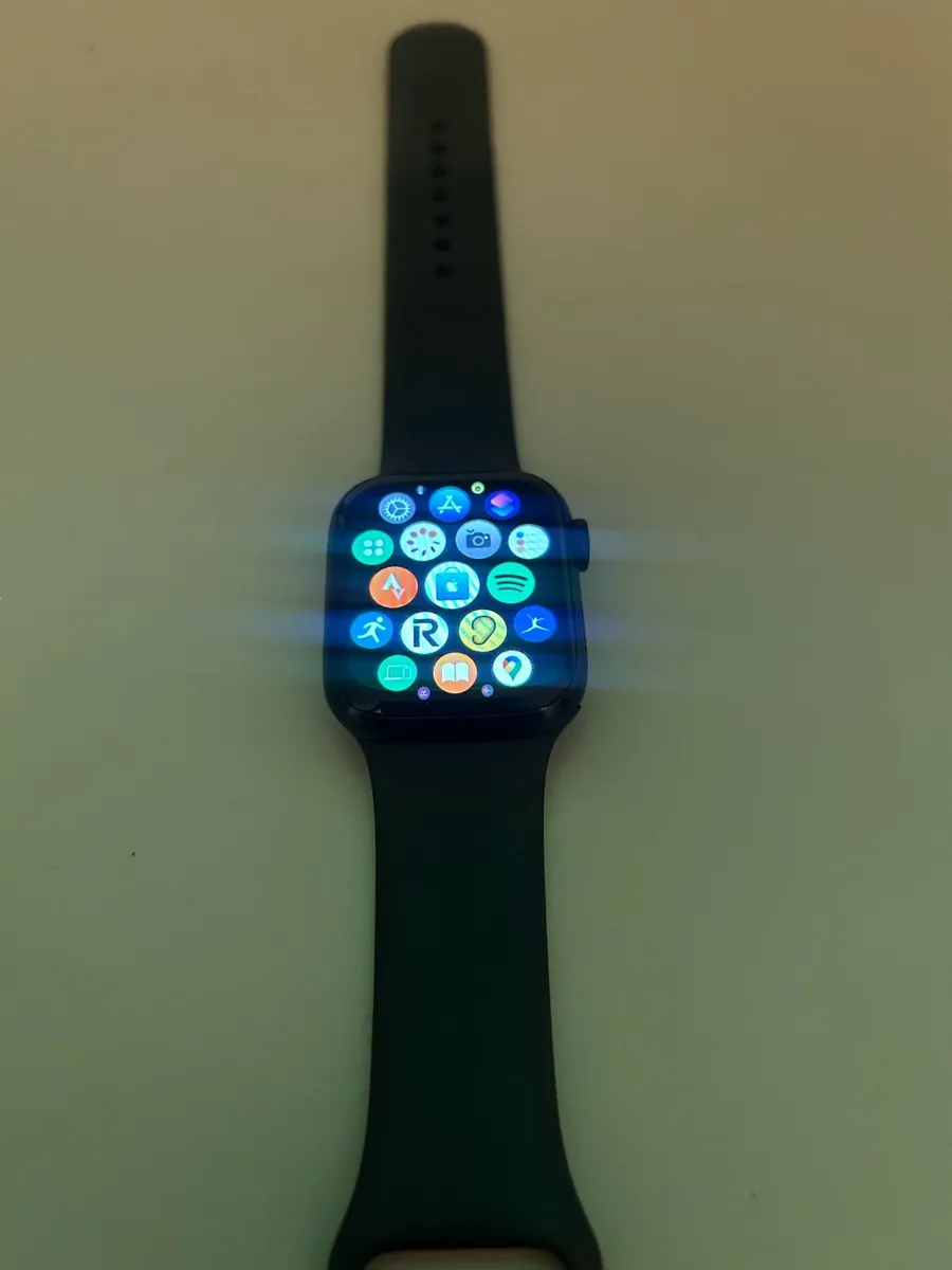Apple Watch Series 8 - Image 3