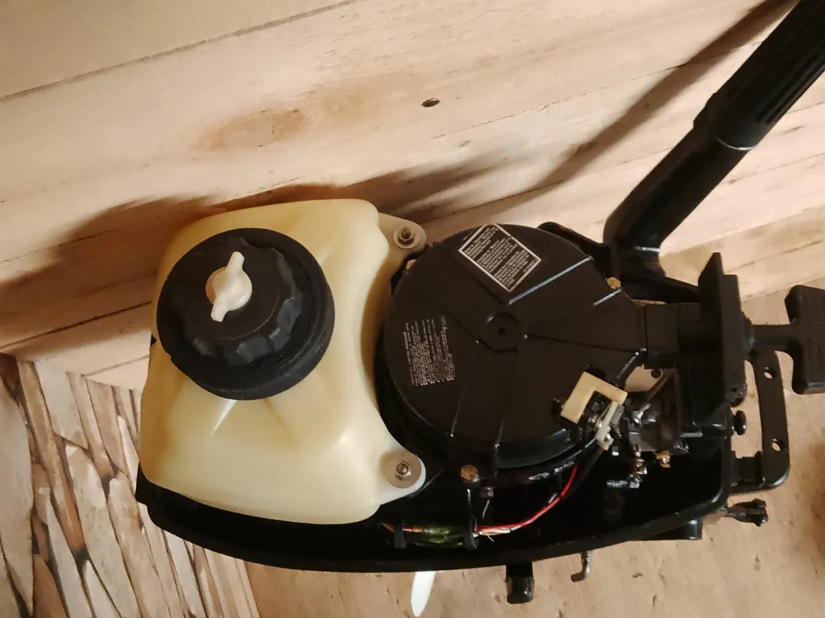 MERCURY 4HP OUTBOARD ENGINE IN PMO! - Image 2
