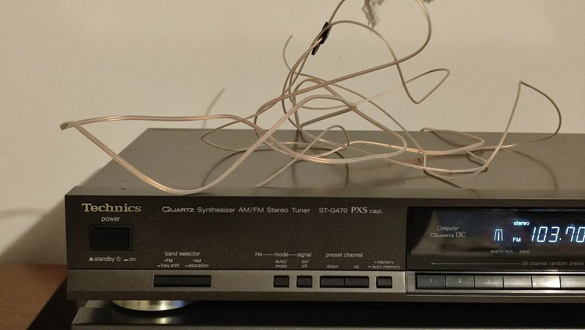 Technics ST-G470 Stereo Tuner/Radio. Like new. - Image 2