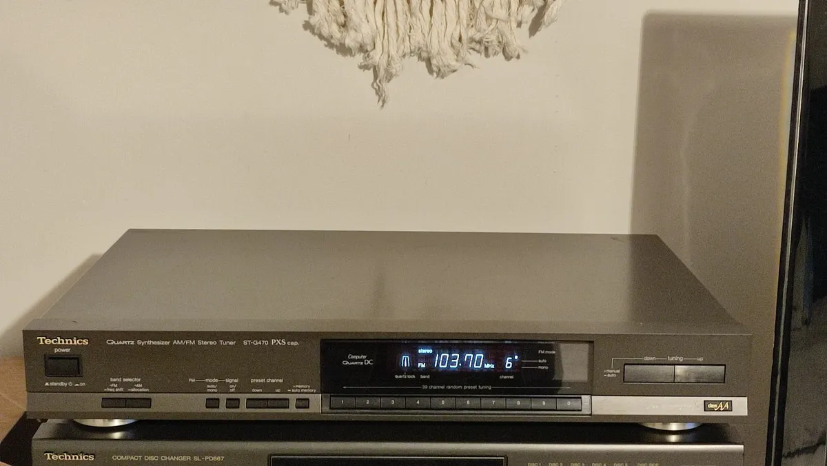Technics ST-G470 Stereo Tuner/Radio. Like new. - Image 1