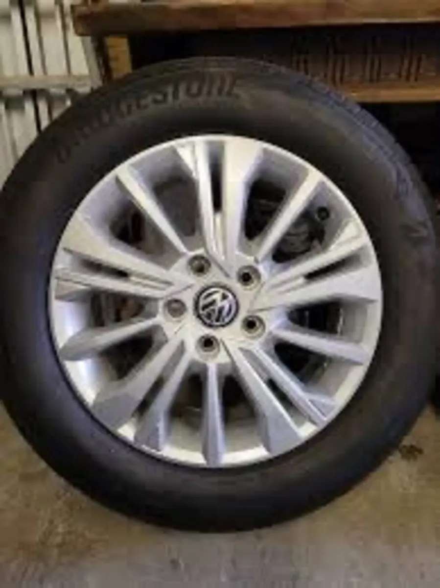 Brand New Genuine 17” Transporter Alloy Rims & Tyr - Image 1