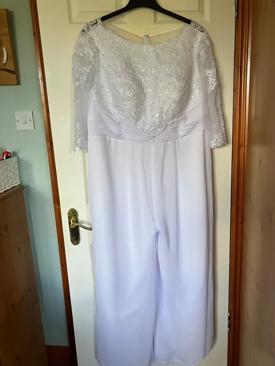 bridal jump suit size 18 white new - Image 1