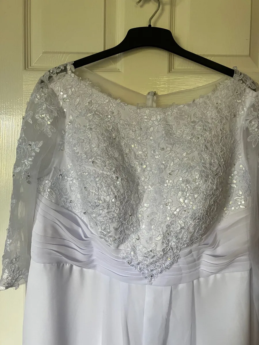 bridal jump suit size 18 white new - Image 2