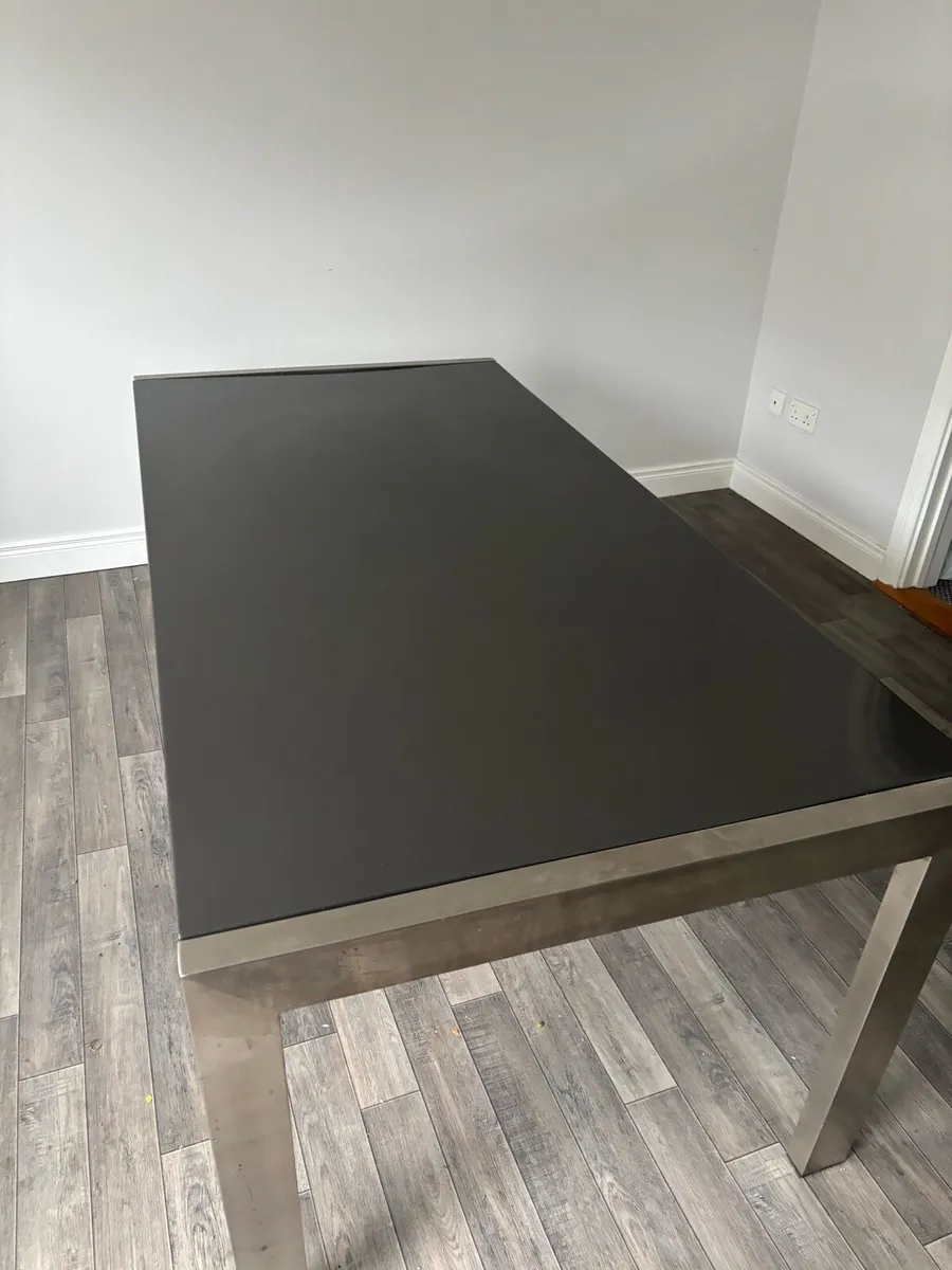 Kitchen table and 6 chairs - Image 1