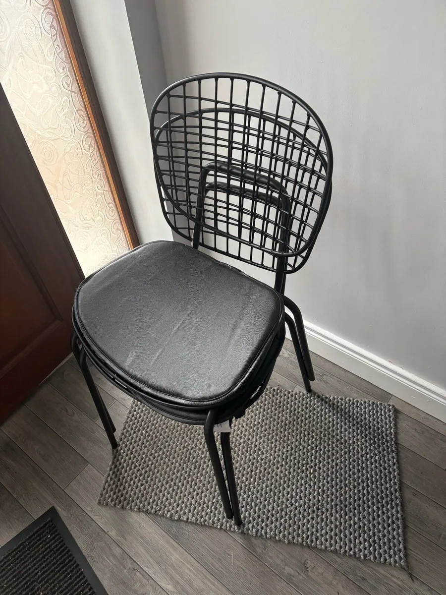 Kitchen table and 6 chairs - Image 3