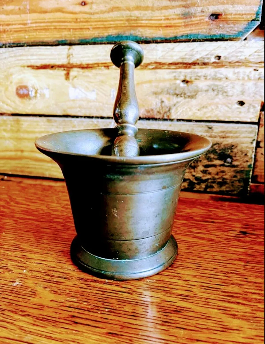 18th Century bronze pestle and mortar - Image 2