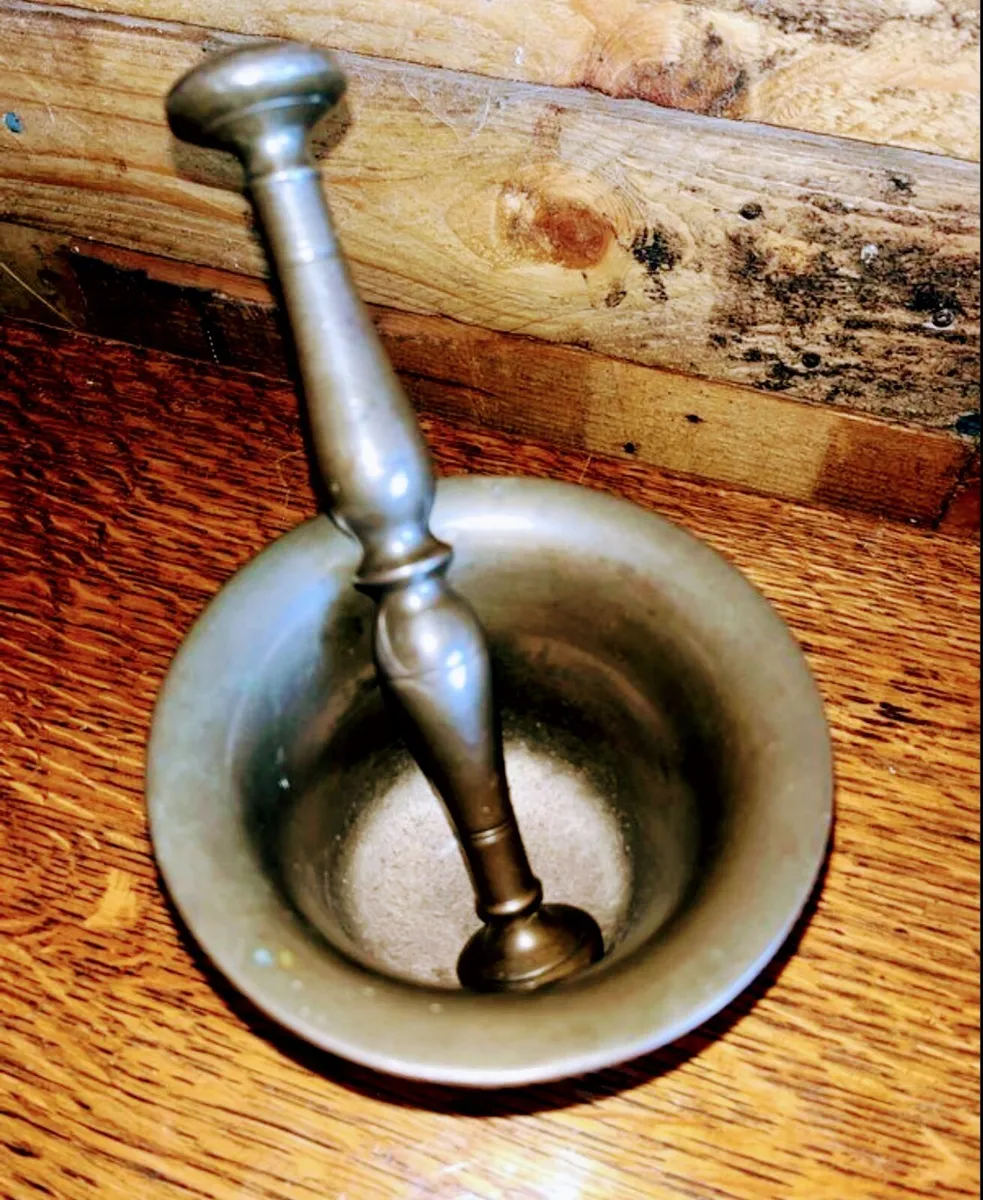 18th Century bronze pestle and mortar - Image 4