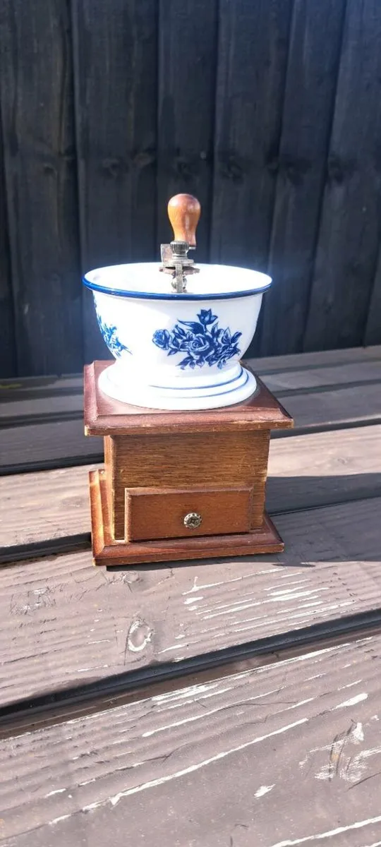 Old French  coffee grinder - Image 1