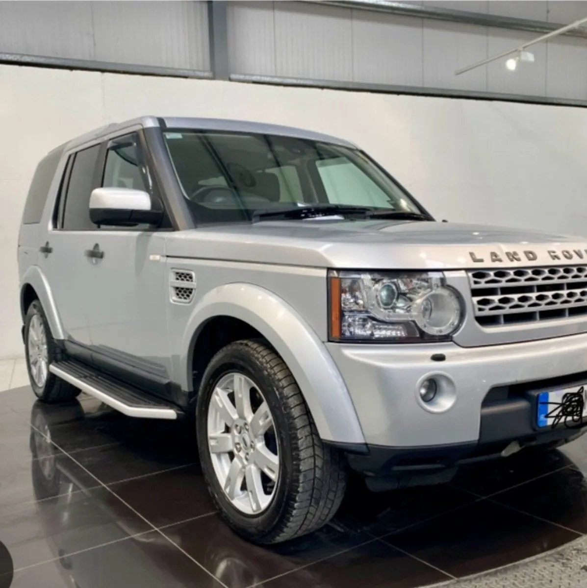 Land Rover Discovery 2012 - Image 1