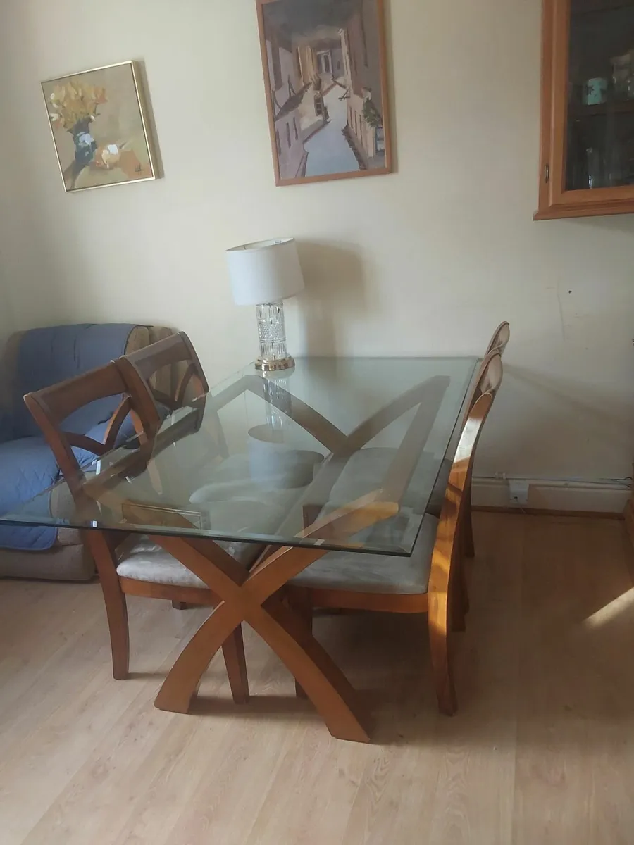 Dining table and chairs - Image 1