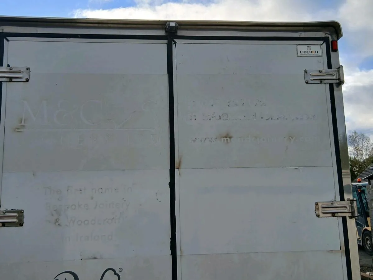 Isuzu 3.5 ton box body - Image 4