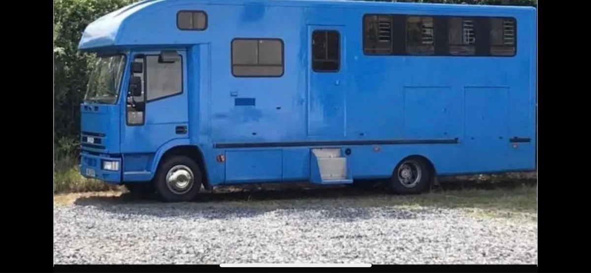 Compact horse lorry - Image 1