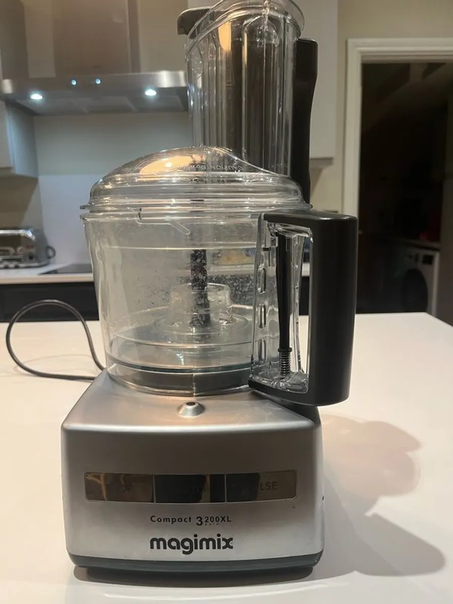 Magimix 3200xl food processor - Image 1