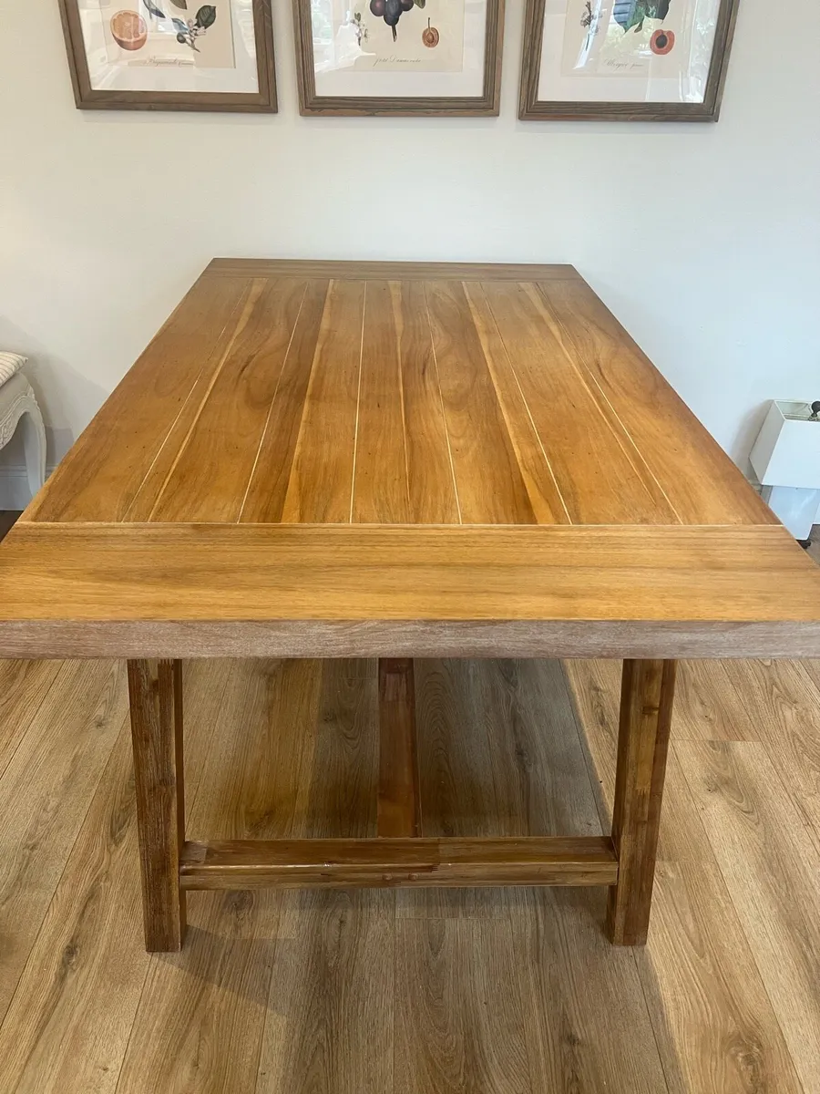 Solid wooden table - Image 1