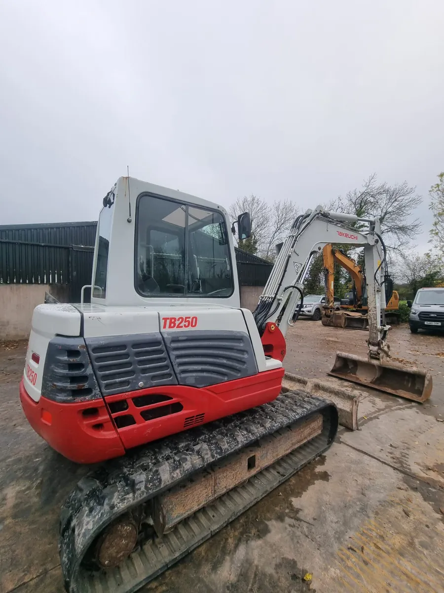 2018 TAKEUCHI TB250 - Image 4