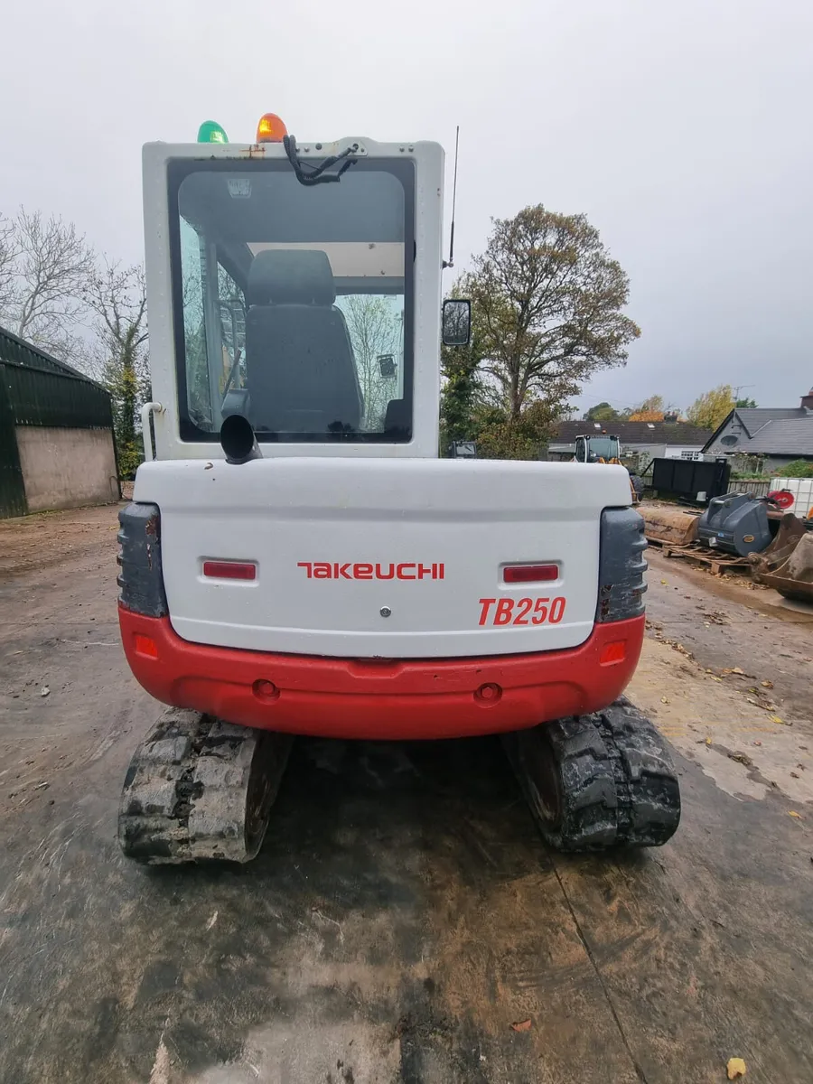 2018 TAKEUCHI TB250 - Image 3