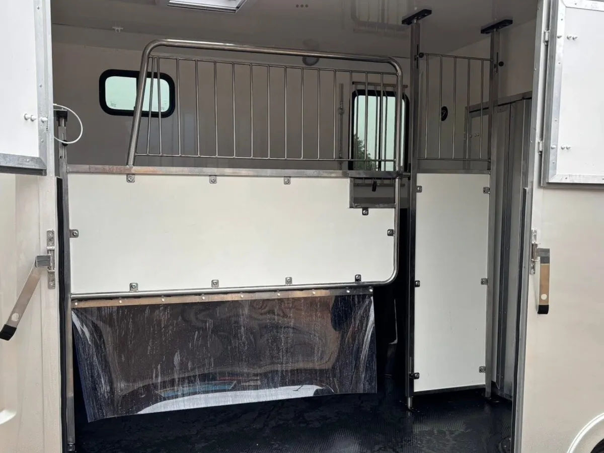 NEW BUILD REGENT 2 STALL HORSEBOX 3500 kgs GVW - Image 2