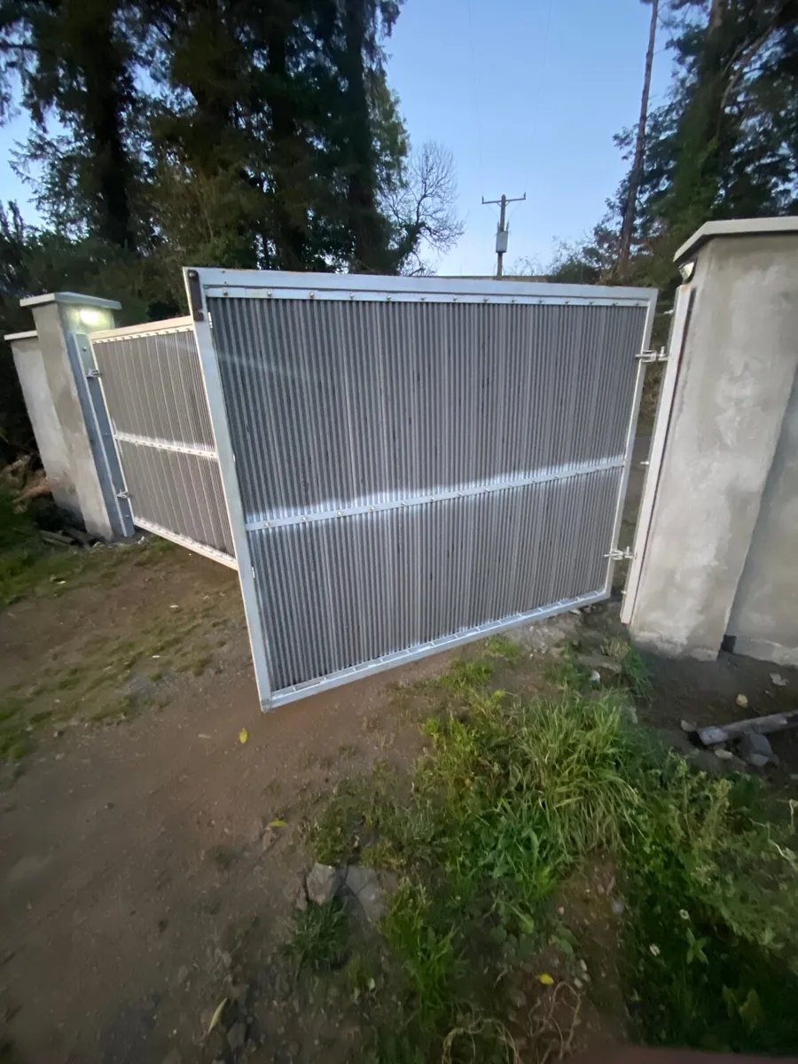 Gate - Image 1