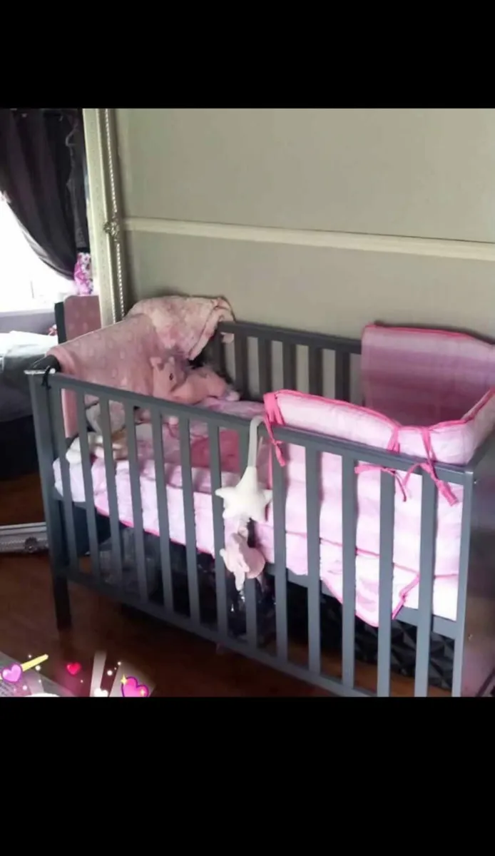 Childs cot like new - Image 1