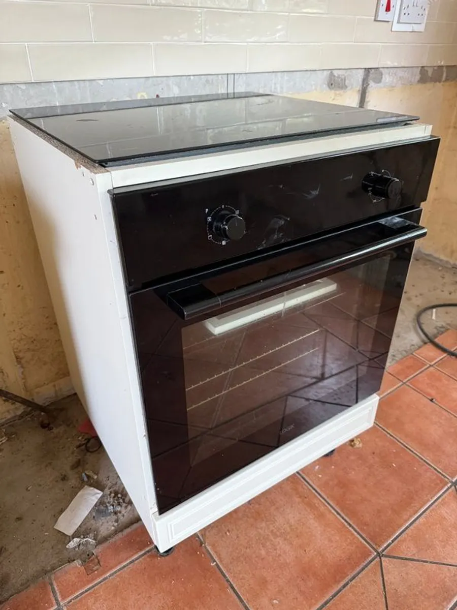 Oven and hob - Image 1