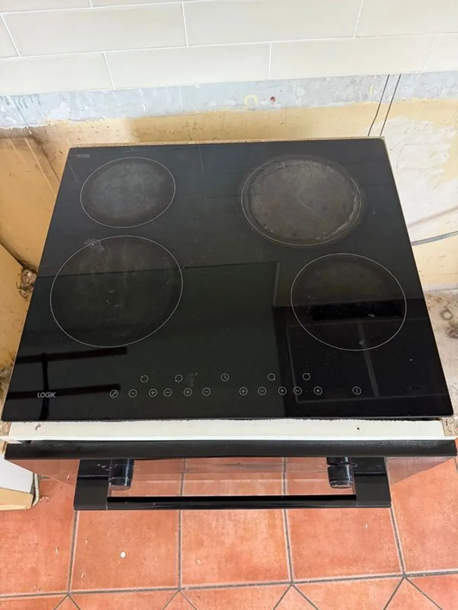 Oven and hob - Image 2