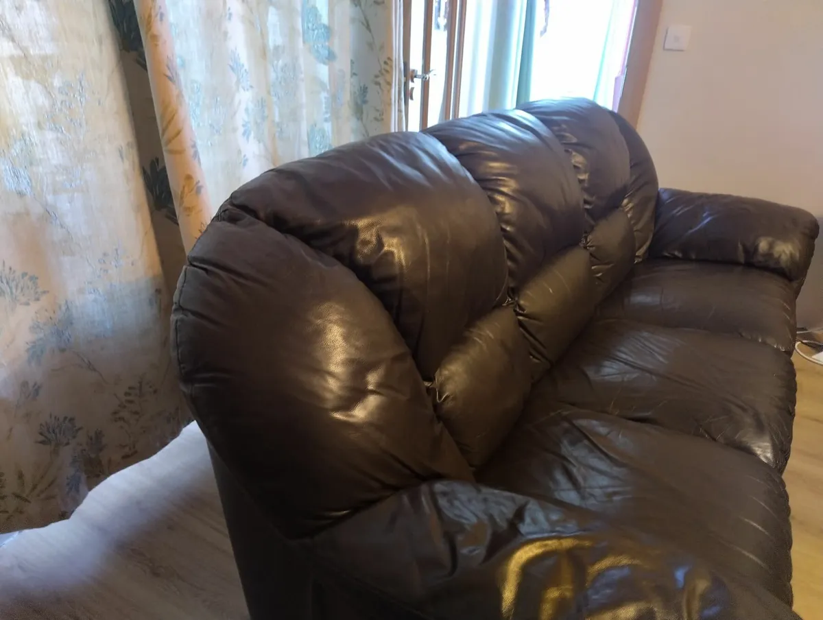 Brown leather couch and armchairs - Image 1