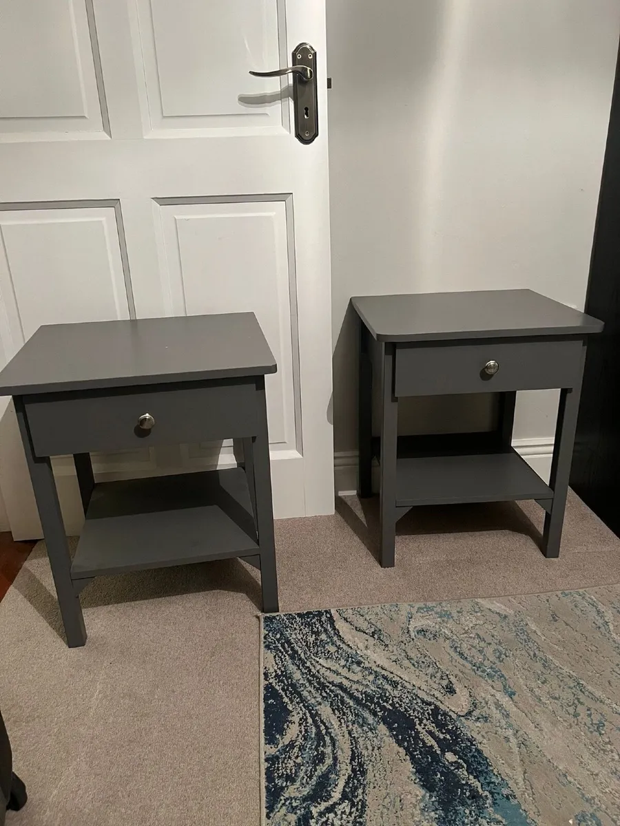 Bedside lockers