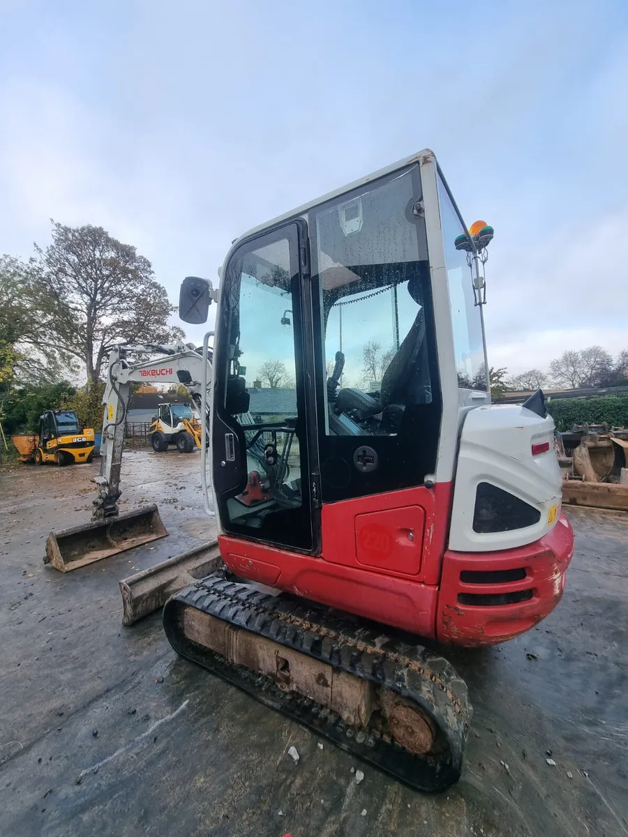 2018 TAKEUCHI TB230 - Image 4