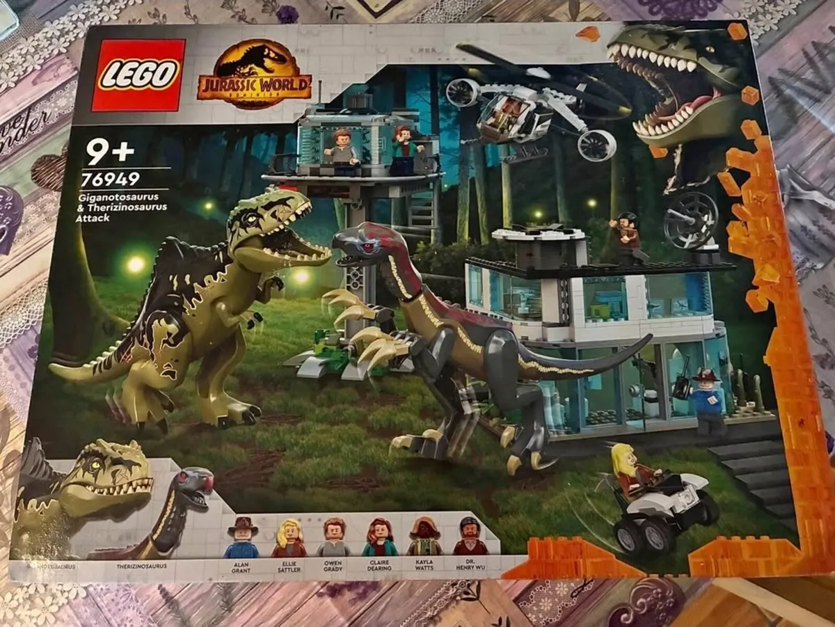lego 76949 Giganotosaurus & Therizinosaurus Attack - Image 1