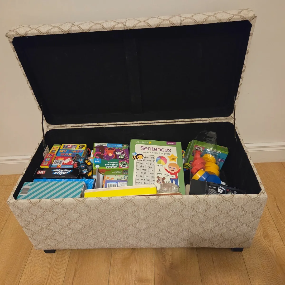 Seated storage bench - Image 2