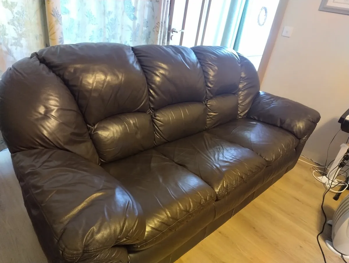Brown leather couch and armchairs - Image 2