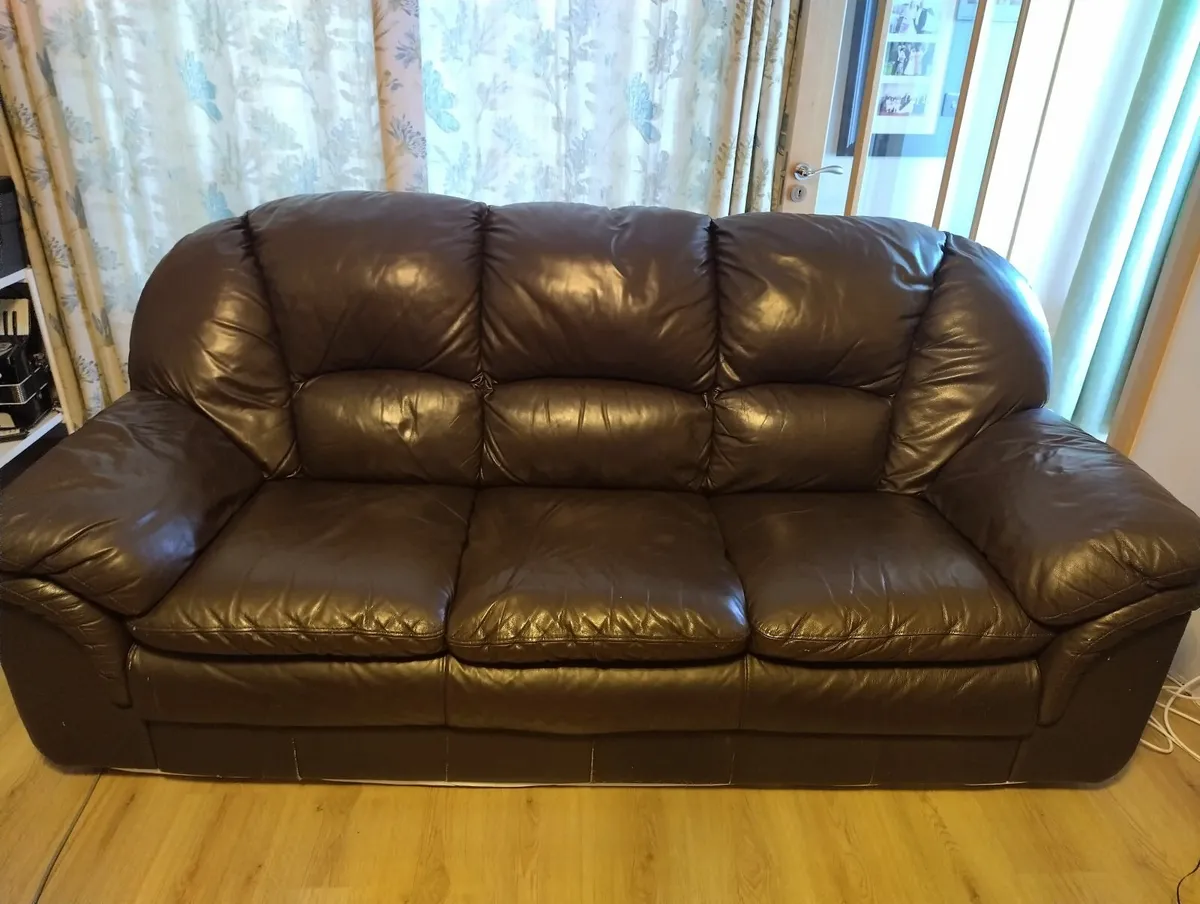 Brown leather couch and armchairs - Image 4