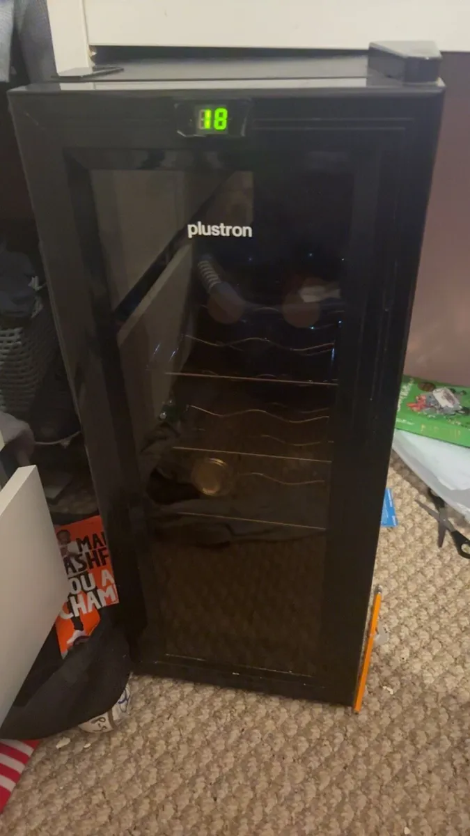 Mini fridge/wine cooler - Image 2
