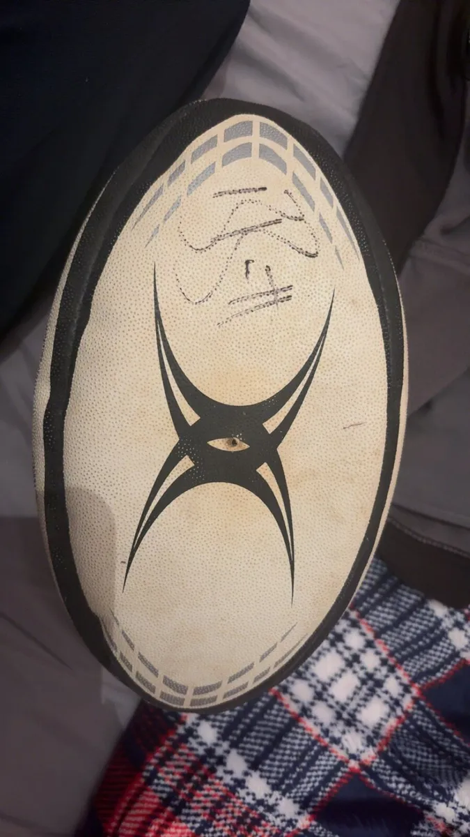 Signed ruby ball - Image 1