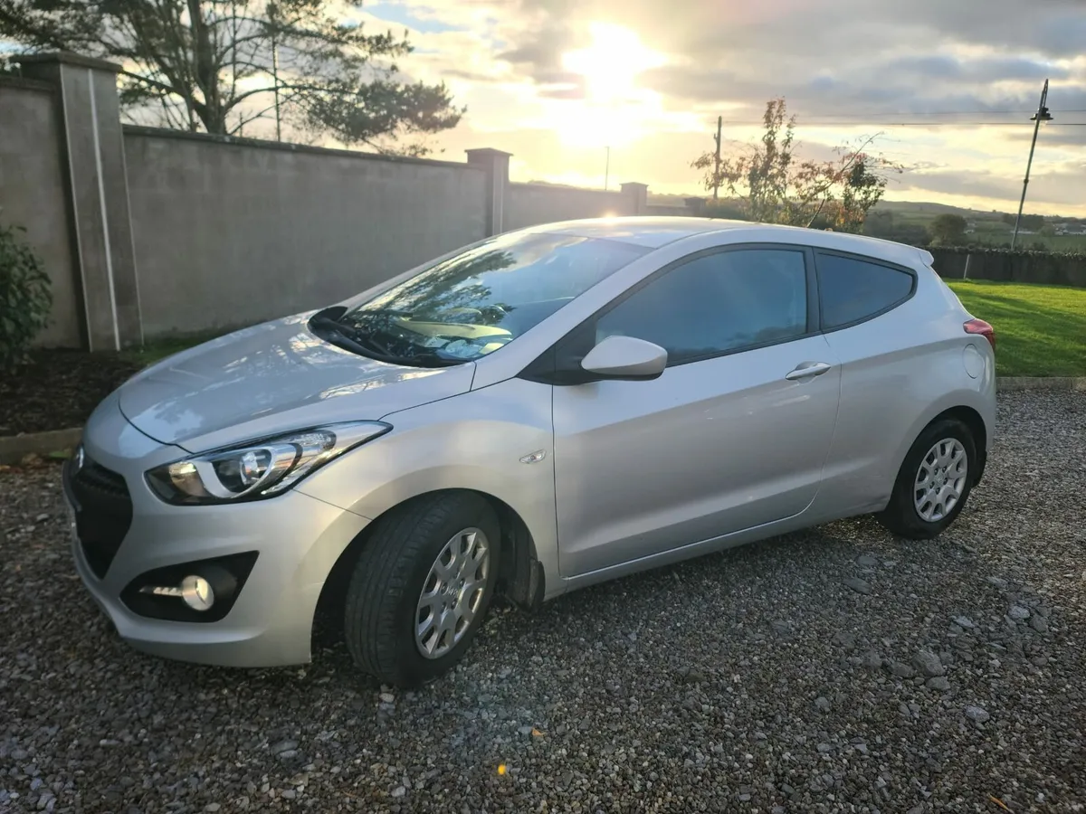 2014 Hyundai i30 van - Image 2