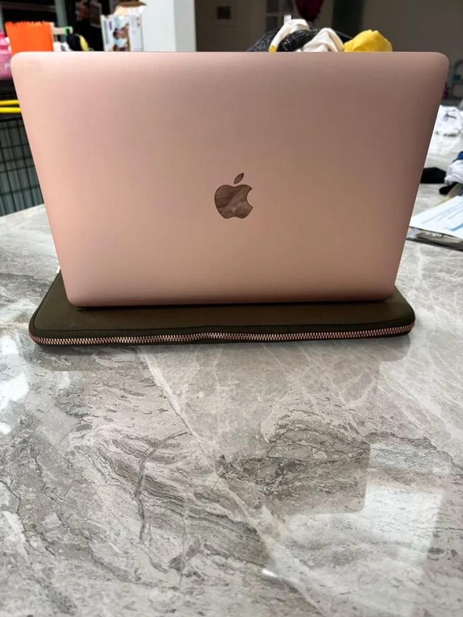 Macbook Air - Image 4