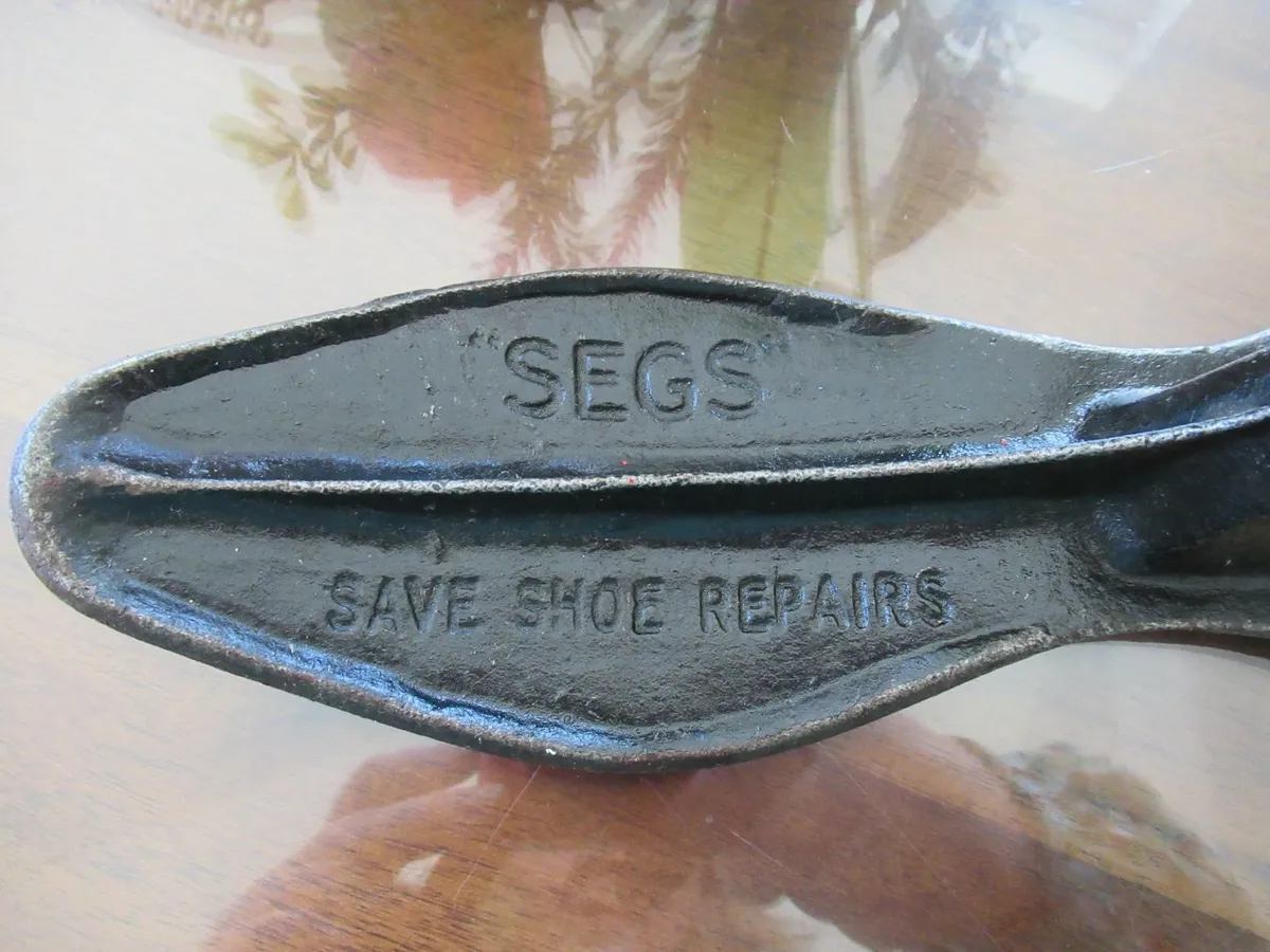 antique shoe cobbler anvil cottage pub vintage - Image 4