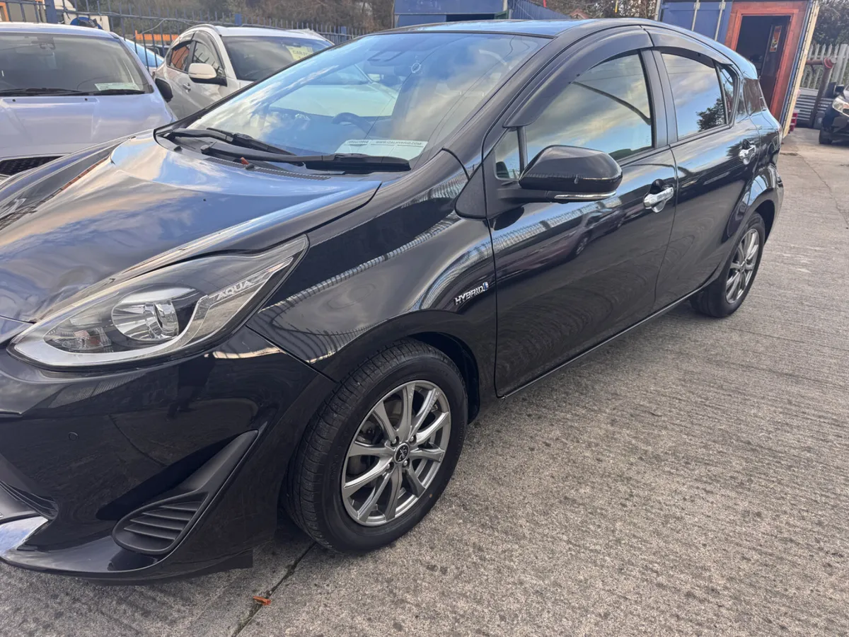 🚗 2019 Toyota Aqua Hybrid - Image 3