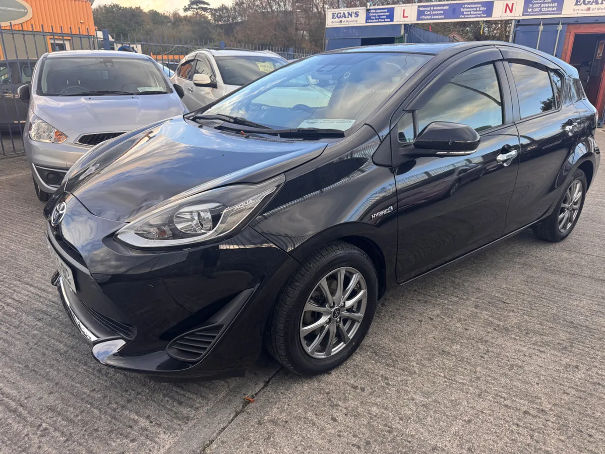 🚗 2019 Toyota Aqua Hybrid - Image 4