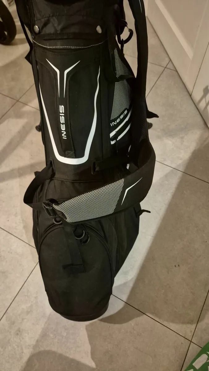 Inesis stand bag and putter - Image 1