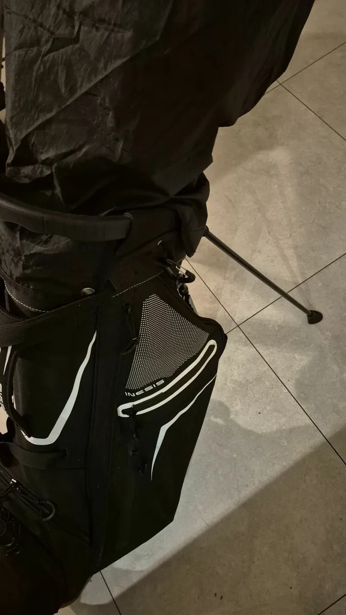 Inesis stand bag and putter - Image 4