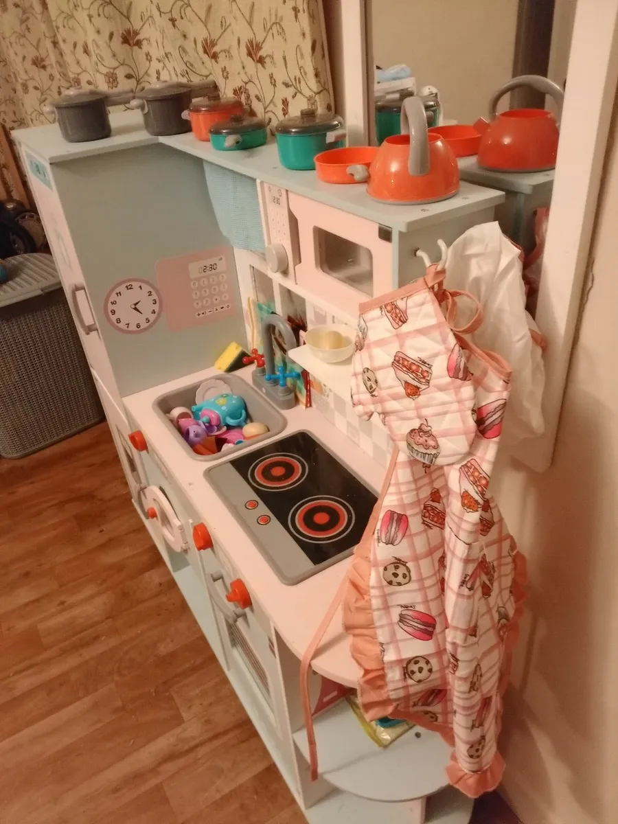 Childs play kitchen - Image 2