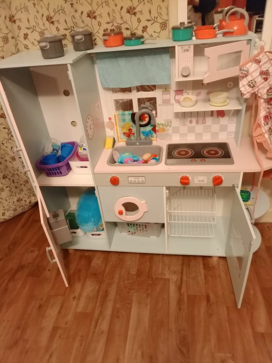 Childs play kitchen - Image 3