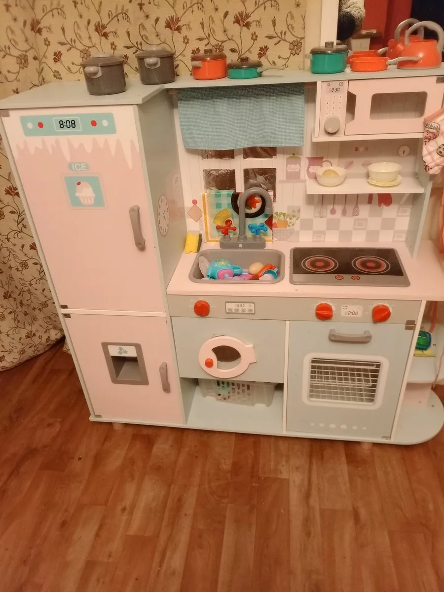 Childs play kitchen - Image 4