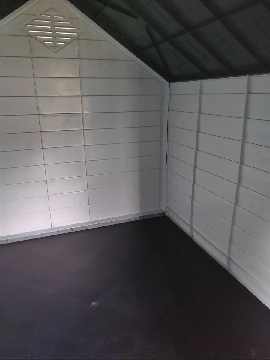 Dog Kennel - Plastic - Extra Large €100 - Image 3